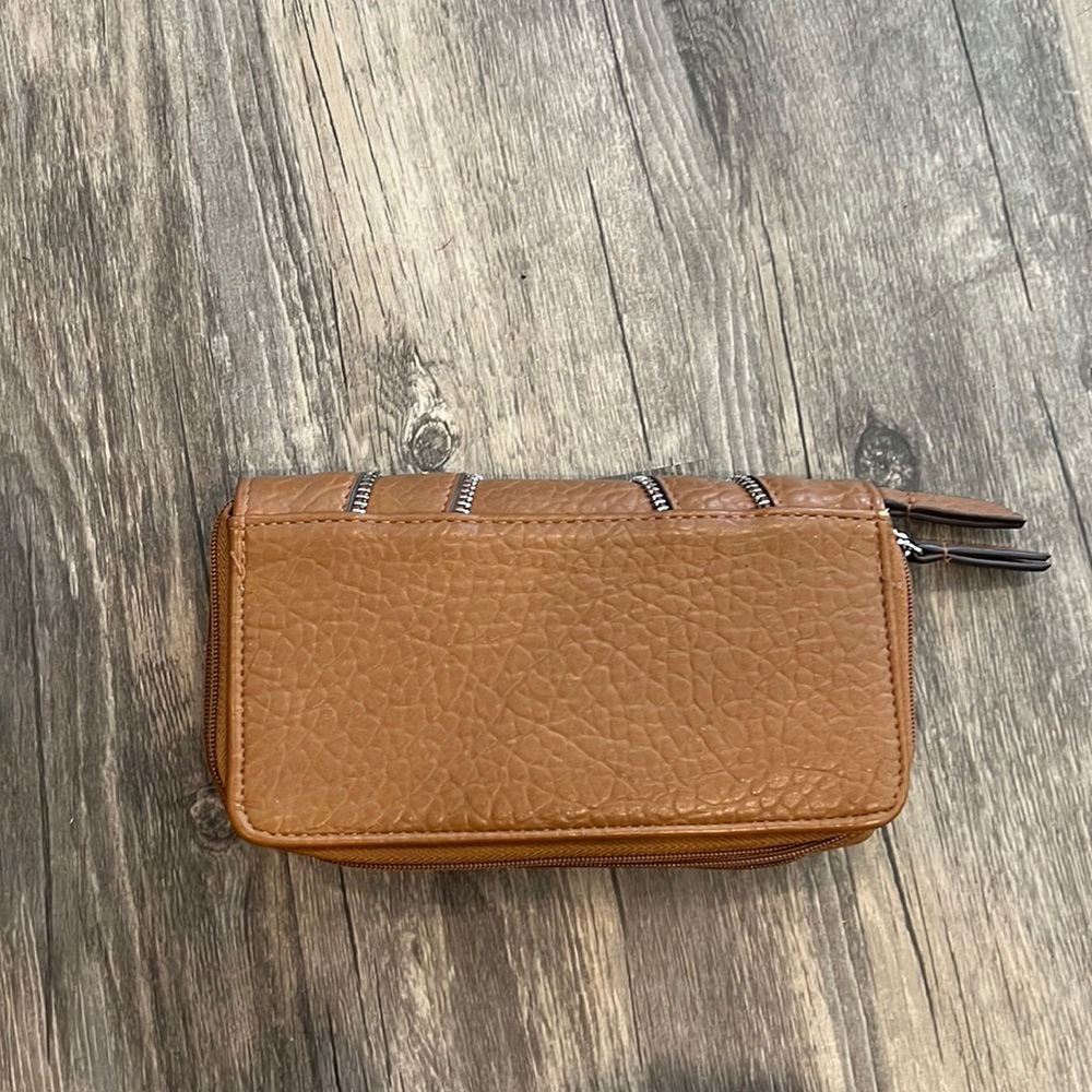 Jessica Simpson Wallet - Picture 2 of 4